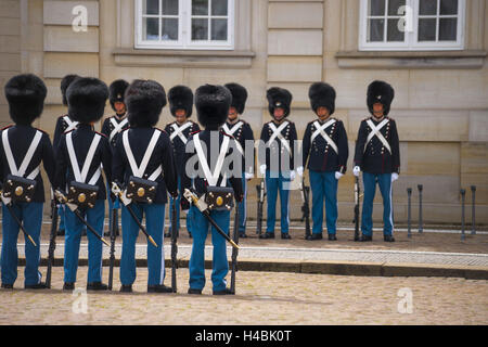 Dänemark, die Wachablösung vor dem Schloss Amalienborg, Copenhagen Stockfoto