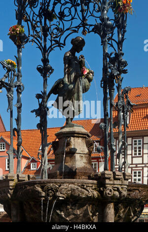 Deutschland, Niedersachsen, Göttingen, Marktplatz, Gänseliesel-Brunnen (Brunnen), Stockfoto