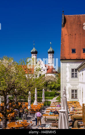 Deutschland, Bayern, Oberbayern, Tölzer Land (Gebiet), Benediktbeuern, Kloster Benediktbeuern, Klosterbräustüberl, Biergarten Stockfoto