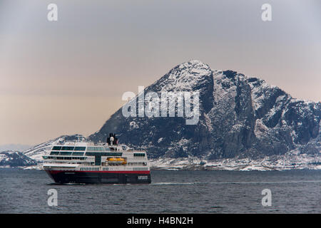 Hurtigruten, MS Midnatsol, Schiff, Meer, Berge, Winter, Schnee, der Arktis, nördlichen Land Nord-Norwegen, Norwegen Stockfoto