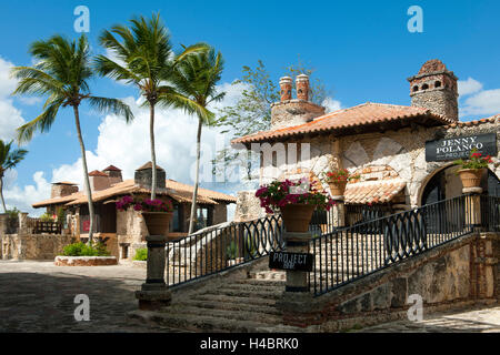 Der Dominikanischen Republik, im Osten, La Romana, Jenny Polanco Kunstbar in der Casa del Campo, in das Künstlerdorf Altos de Chavon. Casa de Campo ist ein Hotelkomplex, der größte in der Karibik zählt Stockfoto