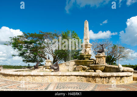 Der Dominikanischen Republik, im Osten, La Romana, Casa de Campo ist ein Hotelkomplex zum größten in der Karibik zählt, Brunnen in das Künstlerdorf Altos de Chavon in das Hotelresort Stockfoto