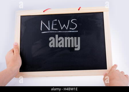 Hand holding the board  with the title of news Stockfoto