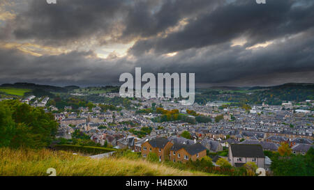 Stürmischer Himmel über Hawick in den Scottish Borders Stockfoto