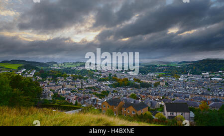 Stürmischer Himmel über Hawick in den Scottish Borders Stockfoto