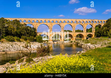 Frankreich, Languedoc-Roussillon, Gard, Vers-Pont-du-Gard, Fluss Gardon, Pont du Gard Stockfoto