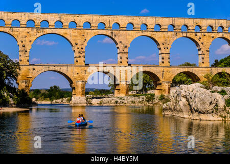 Frankreich, Languedoc-Roussillon, Gard, Vers-Pont-du-Gard, Fluss Gardon, Pont du Gard Stockfoto