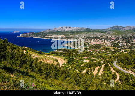Frankreich, Provence, Bouches-du-Rhône, Riviera, Cassis, Baie de Cassis, Blick vom Weg des CrÛtes in Cap Canaille Stockfoto