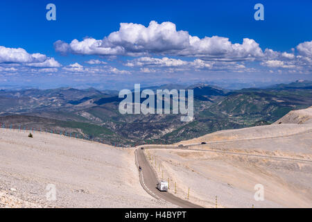 Frankreich, Provence, Vaucluse, MalaucÞne, Mont Ventoux, im Norden an den französischen Alpen anzeigen Stockfoto