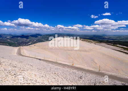 Frankreich, Provence, Vaucluse, MalaucÞne, Mont Ventoux, Blick nach Osten auf dem Col des TempÛtes Stockfoto