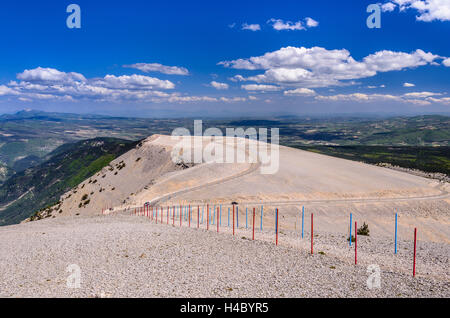 Frankreich, Provence, Vaucluse, MalaucÞne, Mont Ventoux, Blick nach Osten auf dem Col des TempÛtes Stockfoto