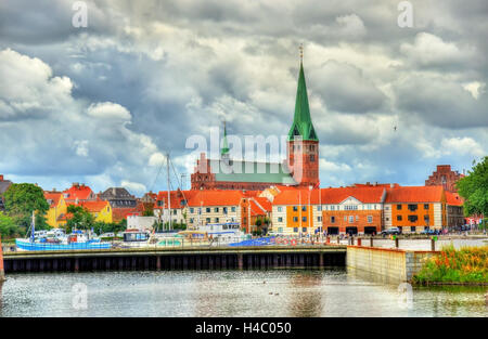 Ansicht der Kirche St. Olaf in Helsingor - Dänemark Stockfoto