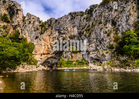 Frankreich, Rhône-Alpes, ArdÞche, Vallon-Pont-d ' Arc, Gorges de l'ArdÞche, Pont d ' Arc Stockfoto