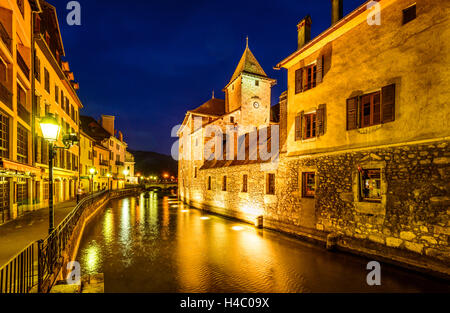 Frankreich, Rhône-Alpes, Haute-Savoie, Annecy, Fluss Thiou, Altstadt, Palais de l ' Isle Stockfoto