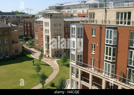 Die Luxus-Wohnanlage am 552 Kings Road, Chelsea, London. Eine Mischung aus Neubauten und renovierten denkmalgeschützten Gebäuden. Stockfoto