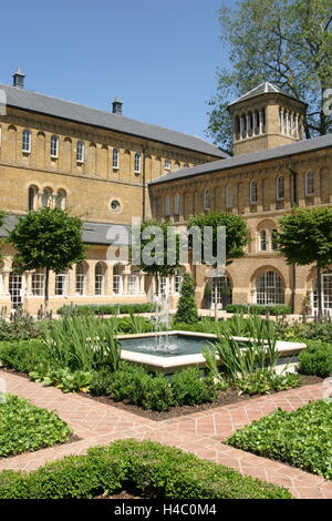 Die Luxus-Wohnanlage am 552 Kings Road, Chelsea, London. Eine Mischung aus Neubauten und renovierten denkmalgeschützten Gebäuden. Stockfoto