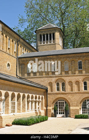 Die Luxus-Wohnanlage am 552 Kings Road, Chelsea, London. Eine Mischung aus Neubauten und renovierten denkmalgeschützten Gebäuden. Stockfoto