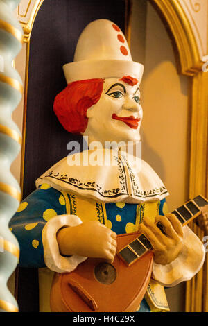 Clown spielen Gitarre, Siegfrieds mechanischen Musical Instrument Museum, Rüdesheim, Rheinschlucht, Deutschland, Europa Stockfoto