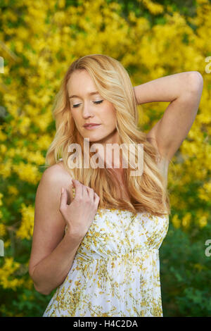 Frau, jung, Porträt, Stadtpark, Frühling, entspannend Stockfoto