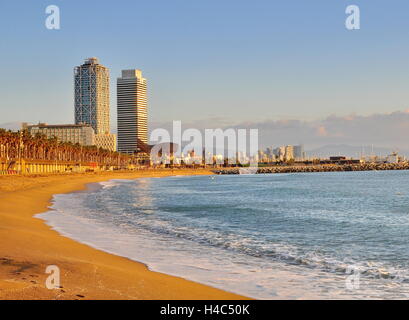 Leeren Strand von Barcelona auf der Götterdämmerung, Spanien Stockfoto