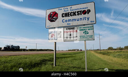 Gemeinschaft Crime Watch Warnzeichen, Alberta Highway 15, Fort Saskatchewan, Alberta, Kanada. Stockfoto