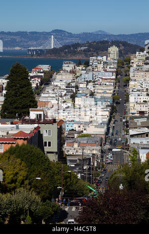 Blick vom Lombard Street auf Downtownn San Francisco, Kalifornien, USA. Stockfoto