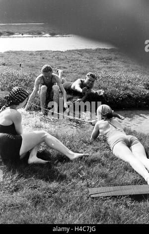 Urlauber Auf der Nordseeinsel Juist, Deutschland 1930er Jahre. Urlauber auf der Ostfriesischen Insel Juist, Deutschland der 1930er Jahre Stockfoto