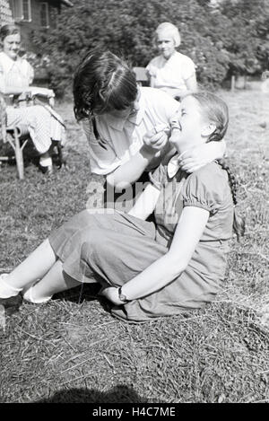 Schülerinnen des Kolonial Schülerheims Harzburg Studienabschnitte Ihrer Freizeit, Deutsches Reich 1937. Schüler der kolonialen Wohn Schule Harzburg Pause, Deutschland 1937. Stockfoto