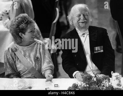 WILLIAM GOLDING Autor England mit Prinzessin Christina bei Nobel Bankett 1983, als er in der Literatur Nobelpreis Stockfoto