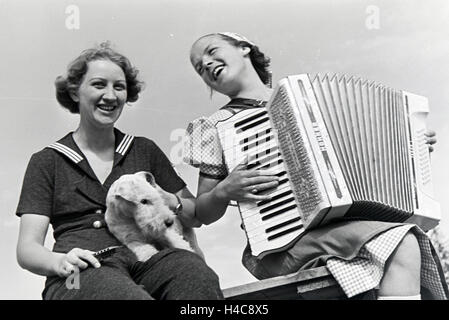 Frauen Beim Musizieren, 1930er Jahre Deutsches Reich. Frauen machen Musik, Deutschland der 1930er Jahre Stockfoto