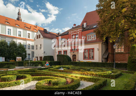 Herbstnachmittag im barocken Garten Ossolineum in Breslau, Niederschlesien, Polen. Stockfoto