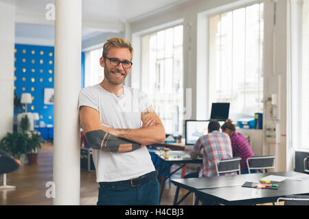 Porträt eines schönen Designer im Büro Stockfoto