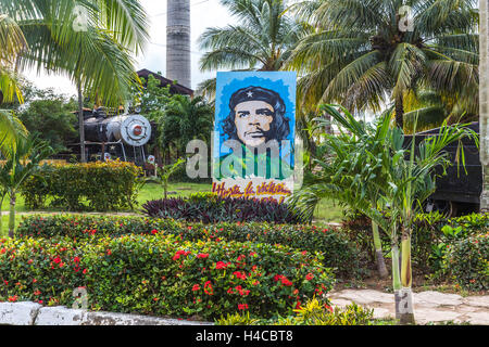 Ché Guevara Portrait, historische Dampf-Lokomotiven-Ausstellung und nostalgische Eisenbahn auf dem Gelände das Zuckermuseum Marcelo Salado, Caibarién, Caibarien, stillgelegten Zuckerfabrik mit Remedios, Kuba, Kuba, der Republik Kuba, die großen Antillen, Karibik Stockfoto