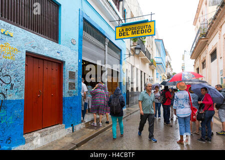 La Bodeguita del Midmonth, berühmt für den Mojito Cocktail, Lieblings bar Ernest Hemingway, Plaza De La Catedral, historische Altstadt Havanna, Zentrum, Habana Vieja, Kuba, die großen Antillen, Karibik, Mittelamerika, Amerika, Stockfoto