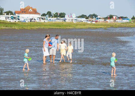 Familie in Watt Stockfoto