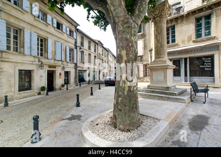 Lane, Strasse, Eingang, Hausfassade, Villeneuve Lès Avignon, Département Gard, Region Languedoc-Roussillon, Frankreich, Stockfoto