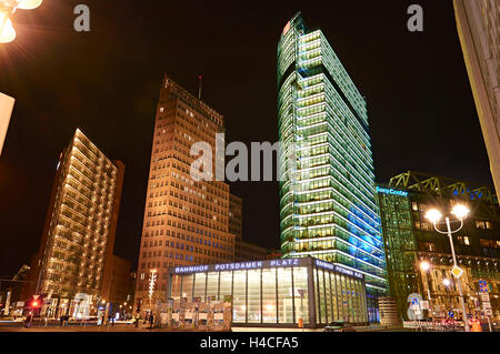 Deutschland, Berlin, Potsdamer Platz, Bahn-Tower, Nacht Stockfoto