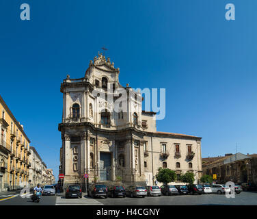 Die Kirche San Placido befindet sich in Catania auf dem Platz und in unmittelbarer Nähe von Biscari Palace. Stockfoto