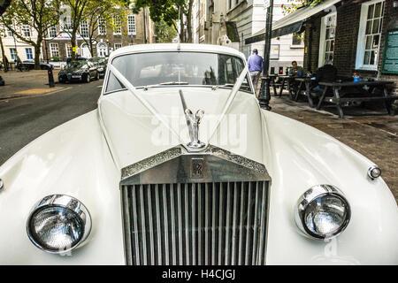 Ich bin morgens in einem Rolls-Royce Silver Cloud heiraten Stockfoto