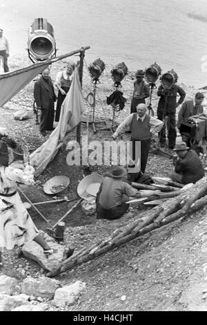 Dreharbeiten Für Den Film "Gold in New Frisco", 1930er Jahre Deutsches Reich. Dreharbeiten für den Film "Gold in New Frisco", Deutschland der 1930er Jahre Programm Stockfoto