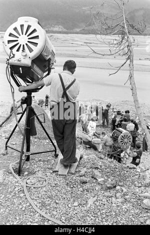 Dreharbeiten Für Den Film "Gold in New Frisco", 1930er Jahre Deutsches Reich. Dreharbeiten für den Film "Gold in New Frisco", Deutschland der 1930er Jahre Programm Stockfoto