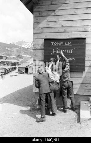 Ein Dorf Entsteht bin Piz Buin, 1930er Jahre Deutsches Reich. Ein Dorf an der Piz Buin, Deutschland der 1930er Jahre Entwicklung Stockfoto