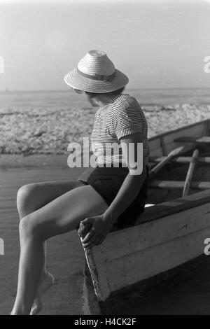 Badespass Bei Laboe eine der Ostsee Deutschland 1930er Jahre. Spaß in der Nähe von Laboe am Ufer der Ostsee, Deutschland der 1930er Jahre Stockfoto