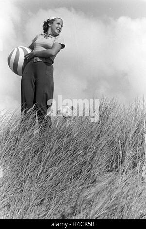 Urlaub eine der Ostsee, 1930er Jahre Deutsches Reich. Urlaub an der Ostsee, Deutschland der 1930er Jahre Stockfoto