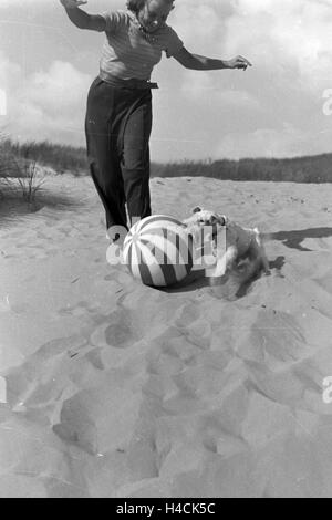 Urlaub eine der Ostsee, 1930er Jahre Deutsches Reich. Urlaub an der Ostsee, Deutschland der 1930er Jahre Stockfoto