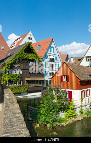 Deutschland, Baden-Wurttemberg, Ulm / Donau, Angeln Viertens Altstadt Ensemble in der Mündung der blau in die Donau, Häuser in der alten blauen Brücke, auf der linken Kunsthaus Frey, Stockfoto