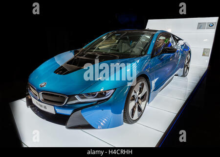 BMW I8, Hybrid-Fahrzeug, Ottomotor, Elektromotor, Effizienz, Verbrauch, Problem, Auto, Plug-in-hybrid Stockfoto