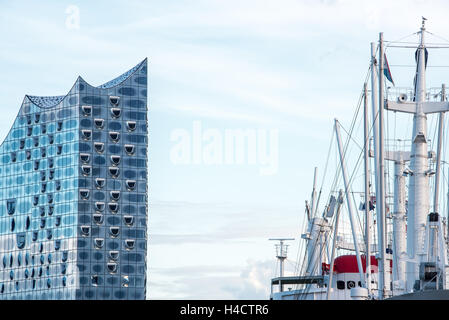 Hamburg elb Philharmonie mit Masten aus einem großen Segelschiff - Platz für Text Stockfoto