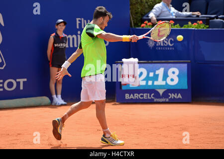 BARCELONA - 18 APR: Javier Marti (spanischer Tennisspieler) spielt bei der ATP Barcelona Open Banc Sabadell Conde de Godo-Turnier Stockfoto