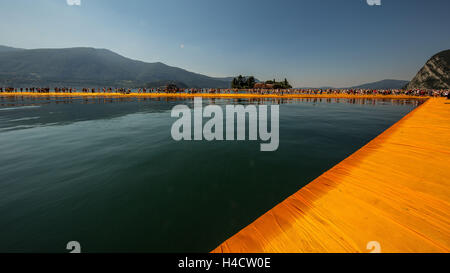 Lago Iseosee, Floating Pier Christus Stockfoto